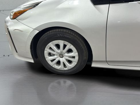 Used 2019 Toyota Prius LE w/ Preferred Accessory Package FWD image 36