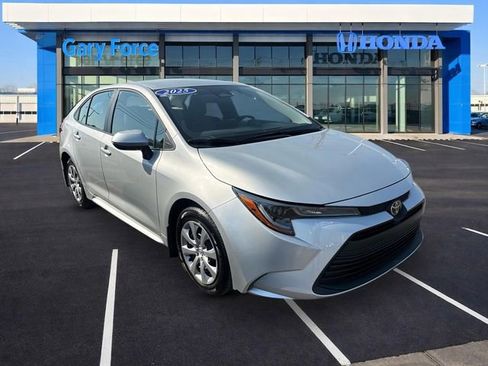Used 2025 Toyota Corolla LE image 1
