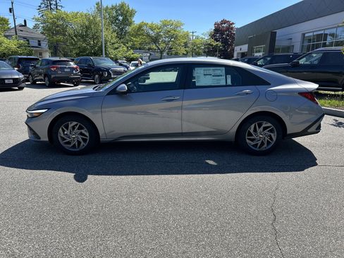 New 2026 Hyundai Elantra Hybrid FWD image 2
