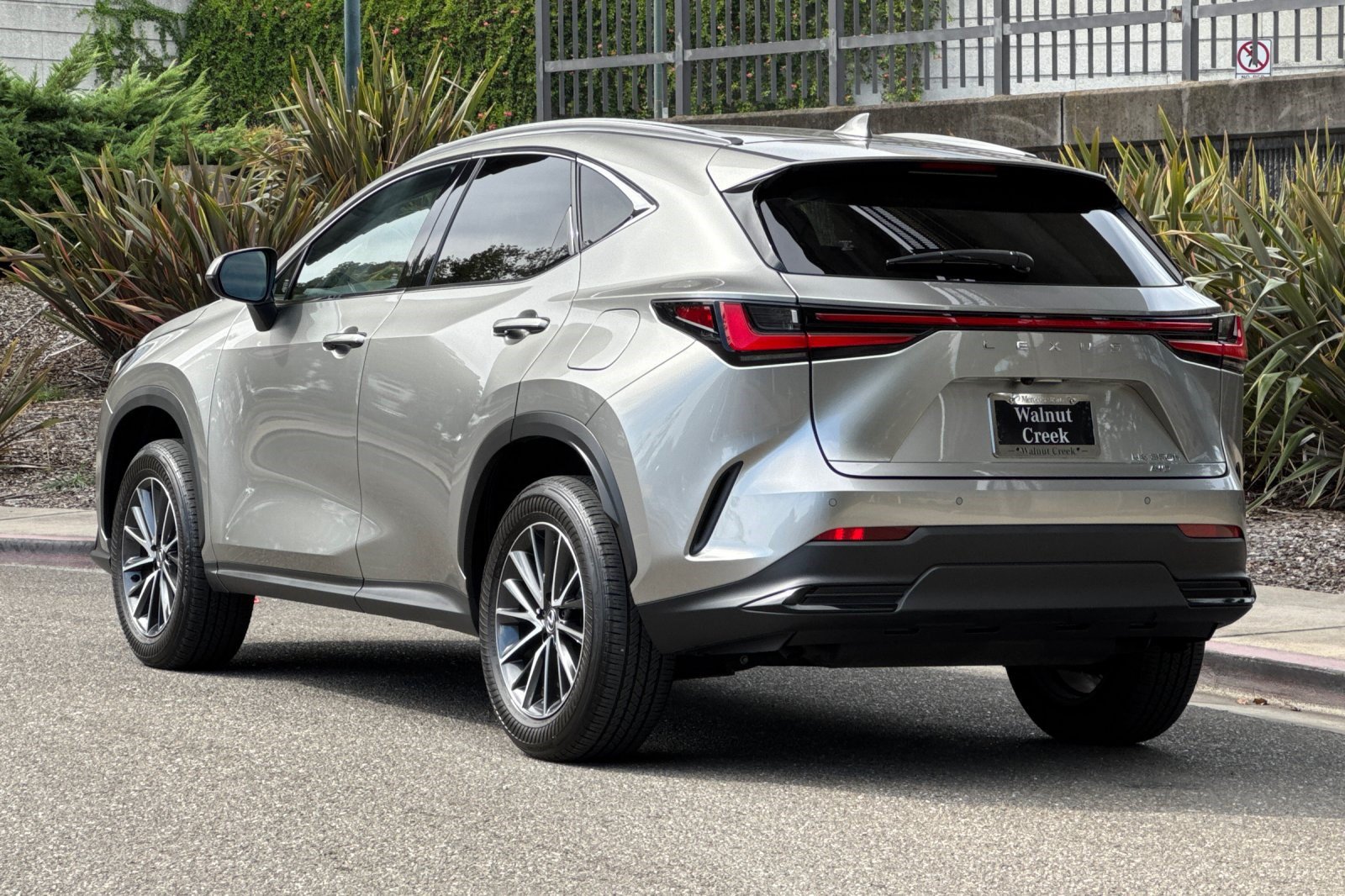 Used 2024 Lexus NX 350h AWD image 3