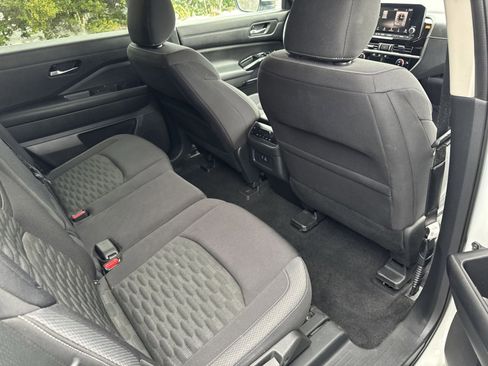 Used 2022 Nissan Pathfinder SV image 30