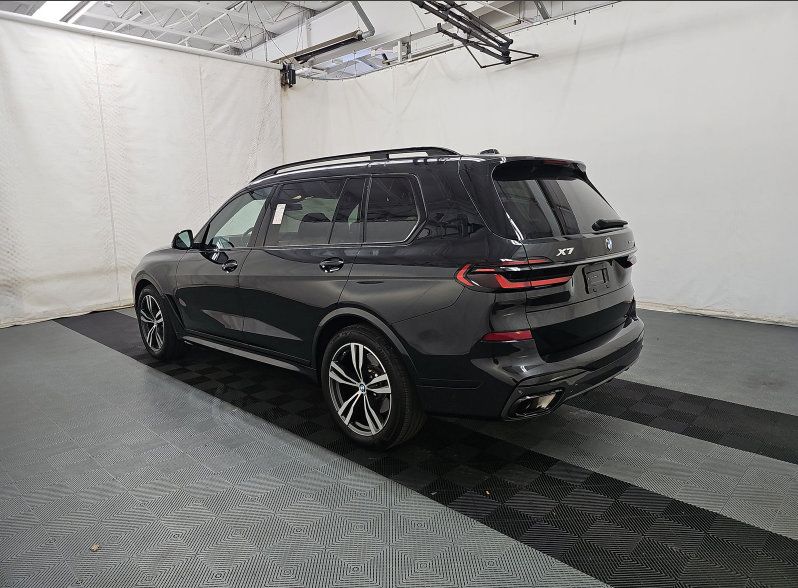 Used 2024 BMW X7 xDrive40i w/ M Sport Package AWD/4WD image 8