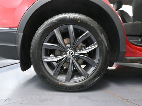 Used 2023 Volkswagen Tiguan SE AWD/4WD image 14