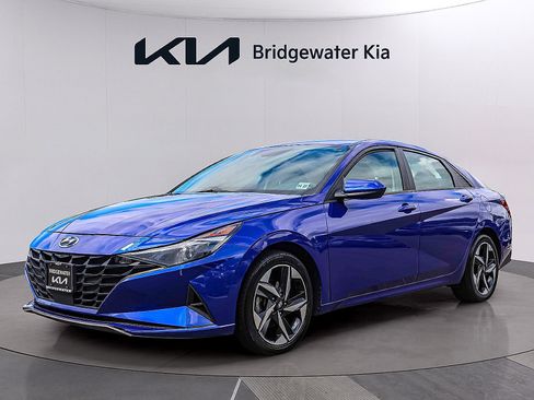 Used 2023 Hyundai Elantra SEL w/ Convenience Package FWD image 3