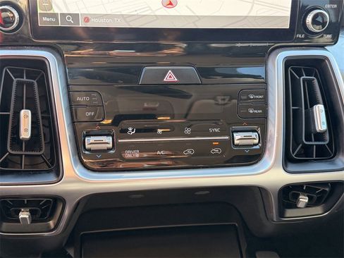 Certified 2023 Kia Sorento EX image 21