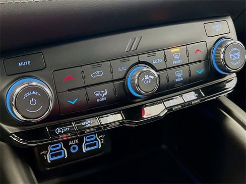 Used 2023 Dodge Durango SXT Launch Edition image 9