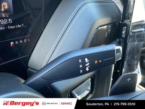 New 2026 GMC Yukon Elevation image 17