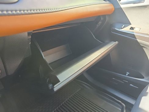 Used 2018 Toyota RAV4 SE image 31