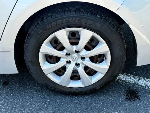 Used 2020 Toyota Corolla LE FWD image 31