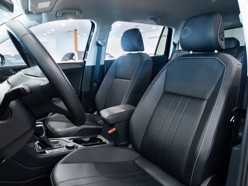 Used 2023 Volkswagen Tiguan SE image 17