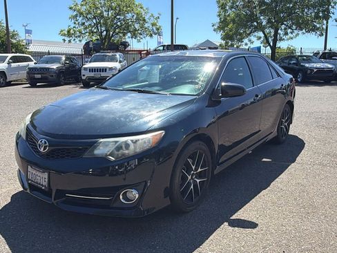 Used 2013 Toyota Camry SE FWD image 1