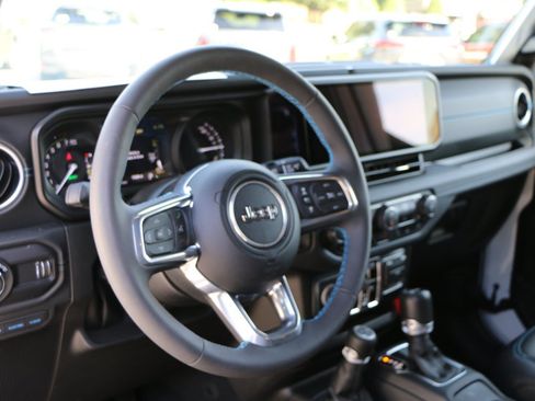 Used 2024 Jeep Wrangler High Altitude AWD/4WD image 15