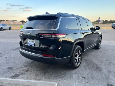 Used 2023 Jeep Grand Cherokee L Limited w/ Luxury Tech Group II AWD/4WD image 7