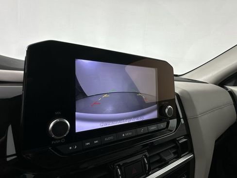 Used 2023 Nissan Pathfinder SV image 8