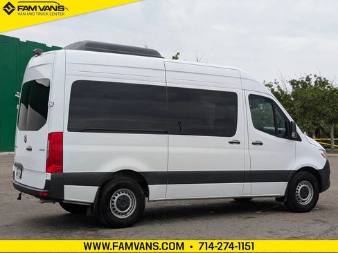 Used 2024 Mercedes-Benz Sprinter 2500 image 2