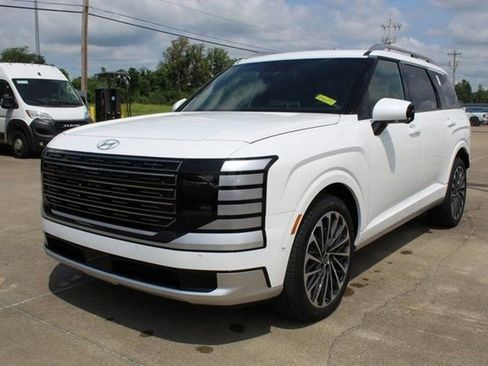 Used 2026 Hyundai Palisade Calligraphy image 2