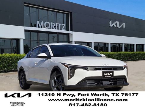 New 2025 Kia K4 LXS image 1