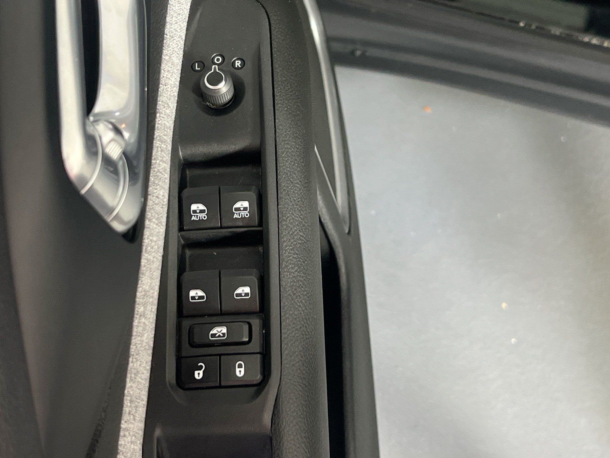 Used 2023 Jeep Compass Latitude w/ Convenience Group AWD/4WD image 17