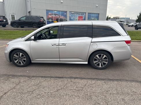 Used 2015 Honda Odyssey Touring image 2