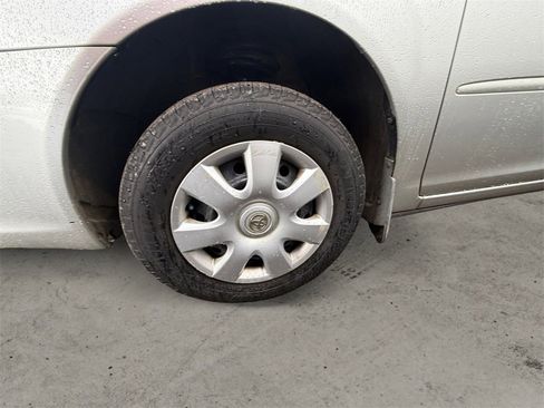 Used 2004 Toyota Camry LE image 9