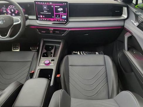 Used 2025 Volkswagen Tiguan SE R-Line AWD/4WD image 53