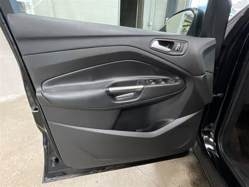 Used 2017 Ford Escape SE w/ Equipment Group 201A FWD image 9