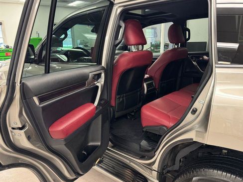 Used 2022 Lexus GX 460 Premium w/ Premium Package image 16