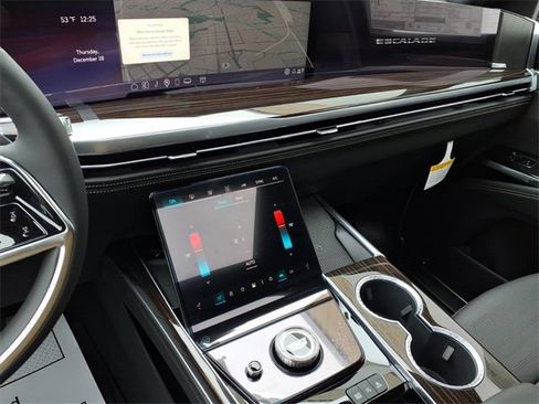 New 2026 Cadillac Escalade Luxury w/ LPO, Radiant Package image 10