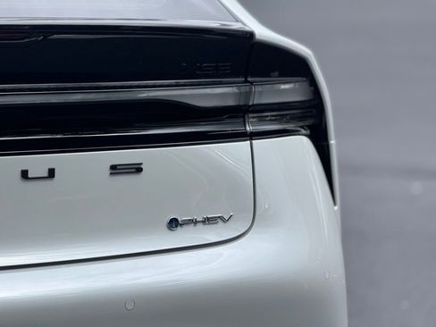 New 2025 Toyota Prius Plug-In Hybrid image 9