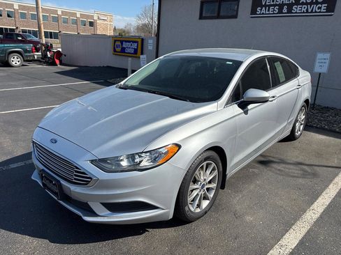 Used 2017 Ford Fusion SE FWD image 7