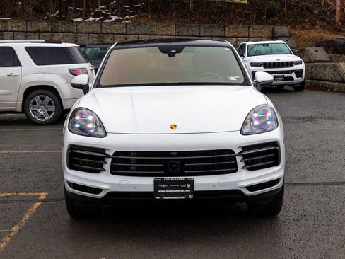 Used 2023 Porsche Cayenne Platinum Edition image 2
