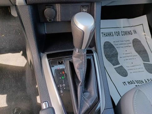 Used 2018 Toyota Corolla LE FWD image 16
