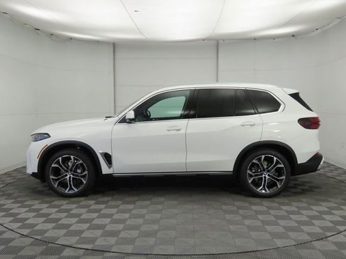 New 2026 BMW X5 sDrive40i image 8