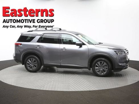Used 2023 Nissan Pathfinder SV w/ SV Premium Package AWD/4WD image 50