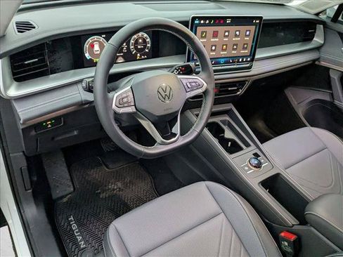New 2026 Volkswagen Tiguan SE AWD/4WD image 3