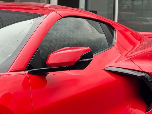 Used 2021 Chevrolet Corvette Stingray Coupe w/ Z51 Performance Package image 18