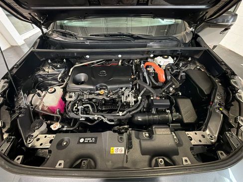 Used 2021 Toyota RAV4 LE AWD/4WD image 11