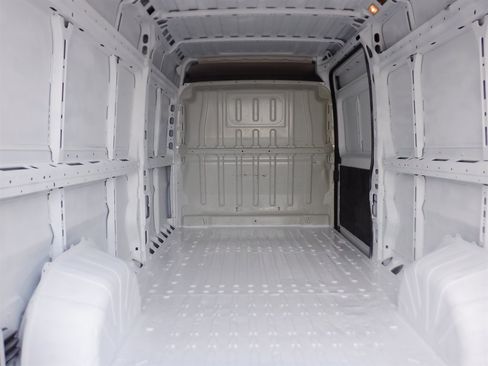 Used 2023 RAM ProMaster 2500 FWD image 5