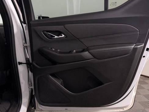 Used 2023 Chevrolet Traverse LT FWD image 30