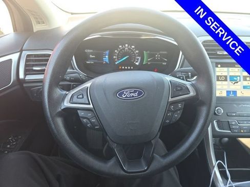 Used 2019 Ford Fusion SE FWD image 7