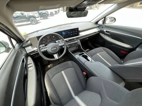 Used 2025 Hyundai Sonata SEL FWD image 16