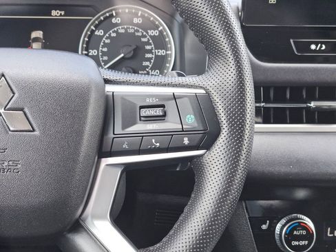 Used 2025 Mitsubishi Outlander SE AWD/4WD image 25