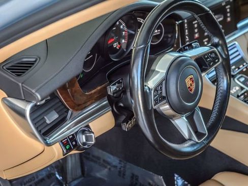 Used 2018 Porsche Panamera image 26
