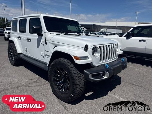Used 2022 Jeep Wrangler Unlimited Sahara w/ Cold Weather Group AWD/4WD image 6