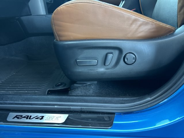 Used 2017 Toyota RAV4 SE FWD image 11