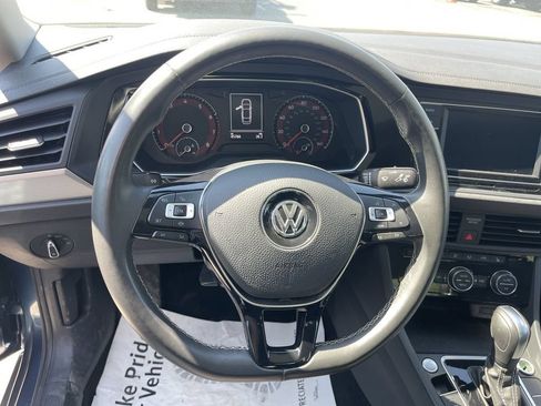 Used 2021 Volkswagen Jetta SE FWD image 4