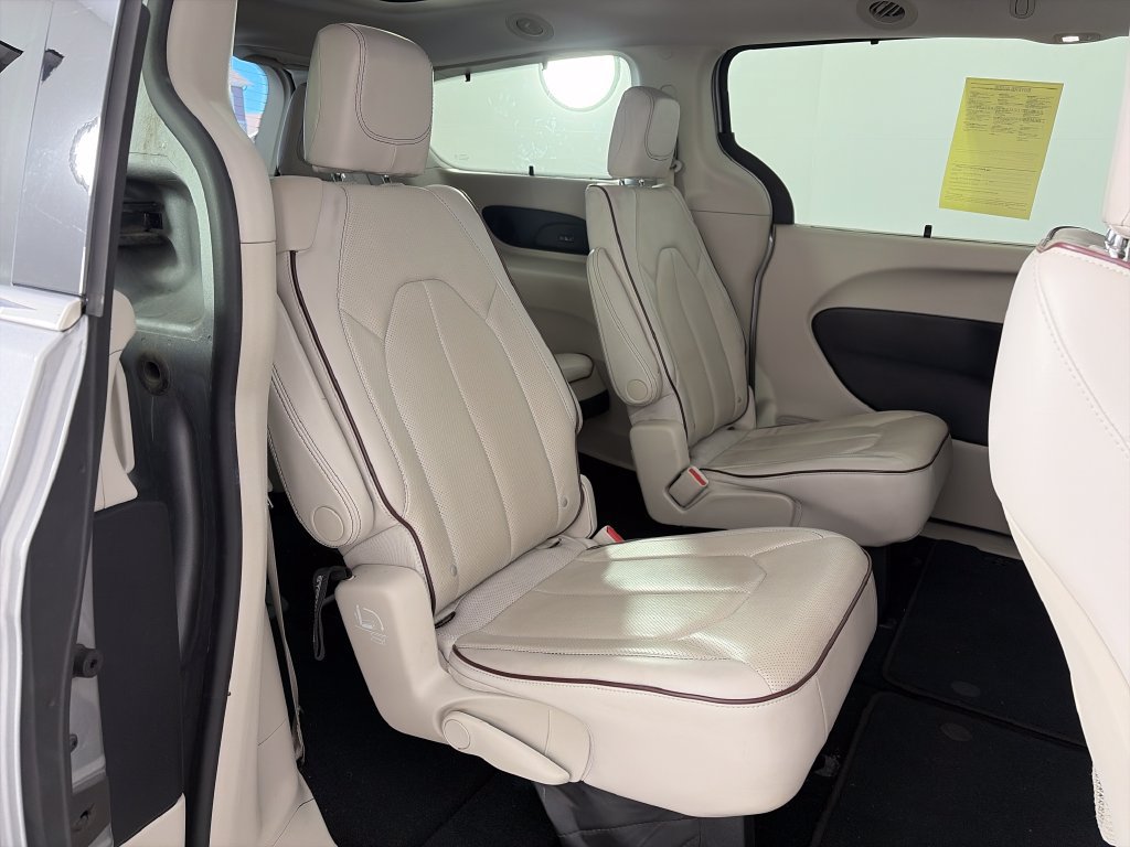 Used 2017 Chrysler Pacifica Limited w/ Advanced Safetytec Group FWD image 27