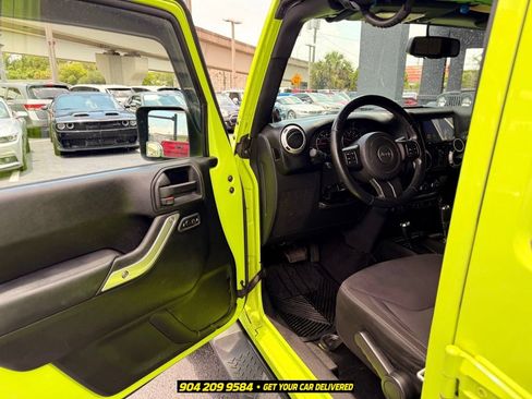 Used 2013 Jeep Wrangler Unlimited Sahara w/ Dual Top Group AWD/4WD image 18