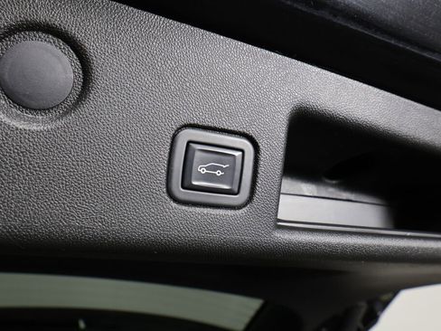 Used 2022 Chevrolet Equinox RS w/ LPO, Floor Liner Package image 19