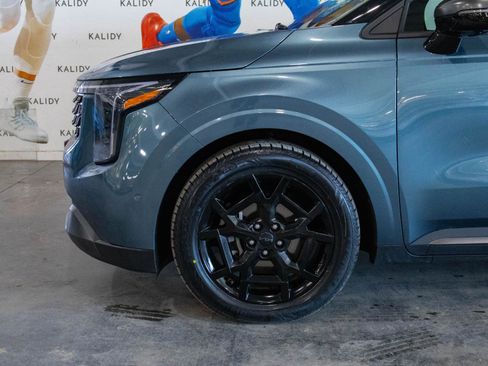 Used 2025 Kia Carnival SX Prestige image 18